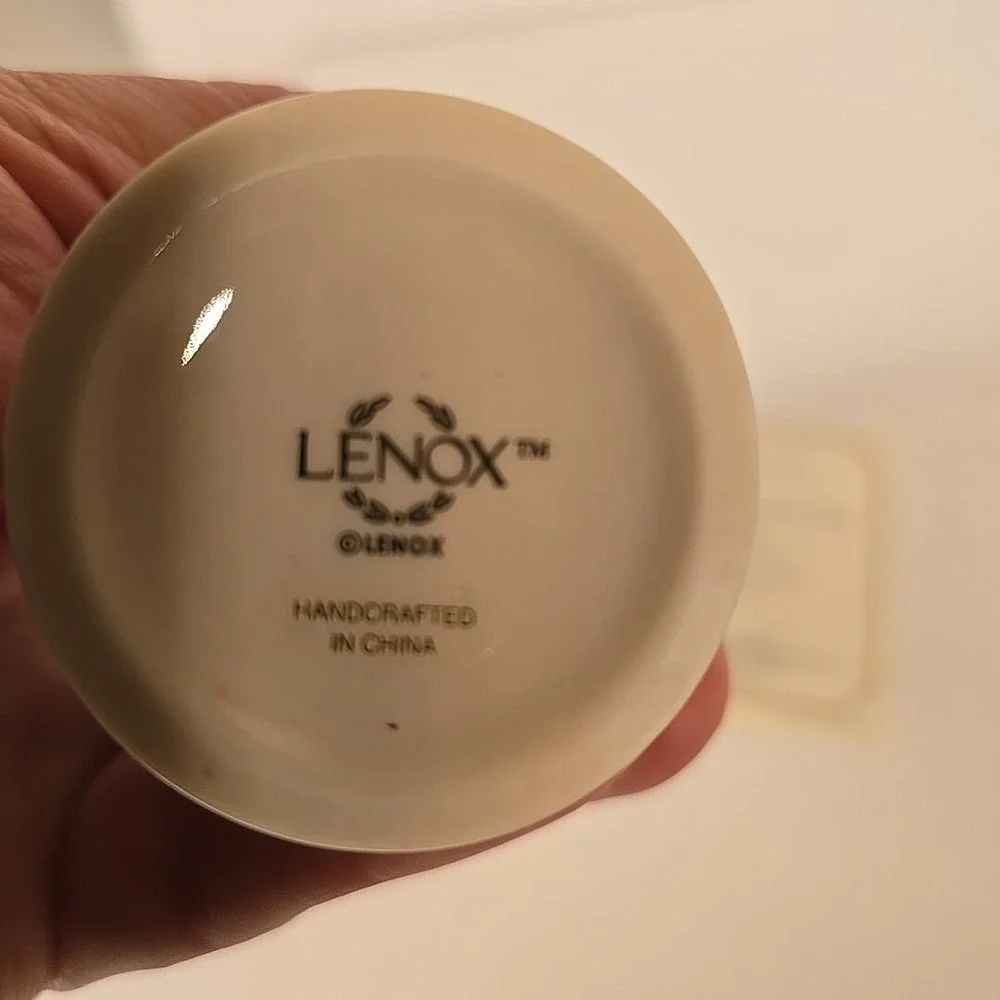 Lenox Ivory Embossed Rose Porcelain Vase with Gold Trim 6